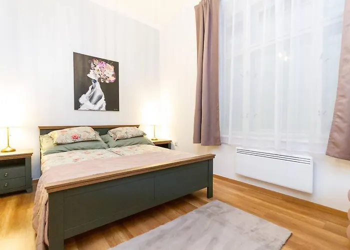 Luxe Haven On Lonyay By Nw Apartmán