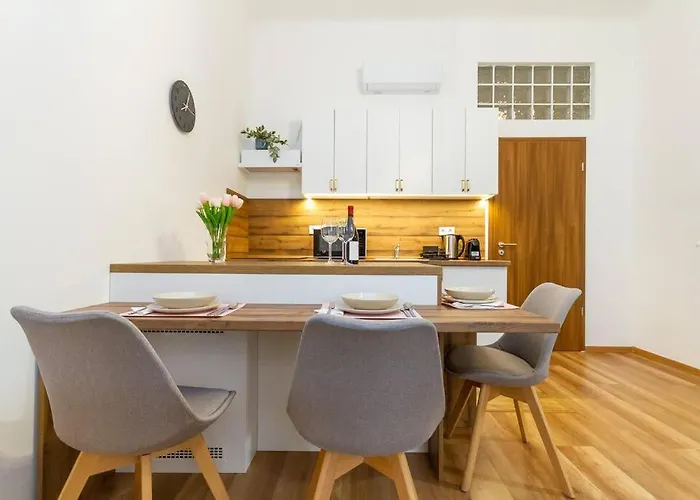 Luxe Haven On Lonyay By Nw Apartmán *