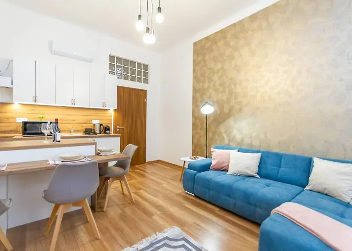 Luxe Haven On Lonyay By Nw Apartmán