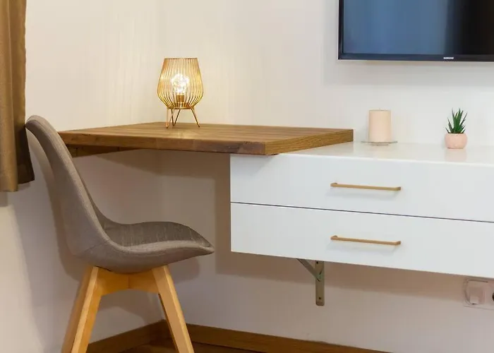 Luxe Haven On Lonyay By Nw