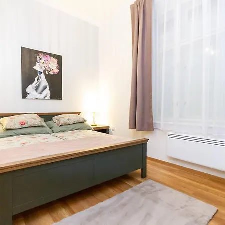 Luxe Haven On Lonyay By Nw Appartamento