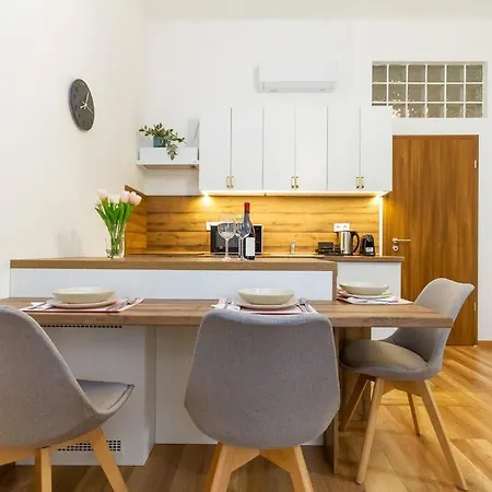 Luxe Haven On Lonyay By Nw Appartamento *